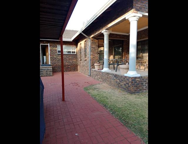 4 BEDROOM HOUSE FOR SALE IN BIRCH ACRES